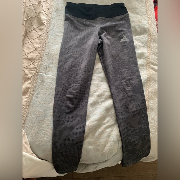 Adidas grey camo leggings in great condition. - Picture 2 of 3